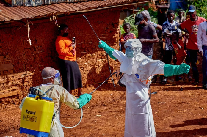 Los muertos por el brote de ébola en África central aumentan a 400 y los casos confirmados superan los 1.300